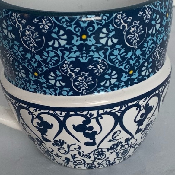 โ Disney Limited Edition Mad-Hatter Stacked Tea Cup โ - Picture 1 of 4